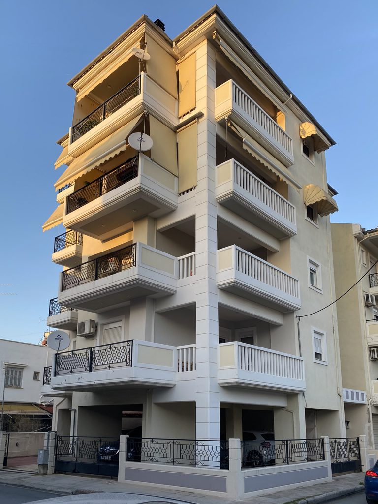 Τετραώροφη Οικοδομή επί των οδών Ερμουπόλεως & Αχιλλέως Λάρισα