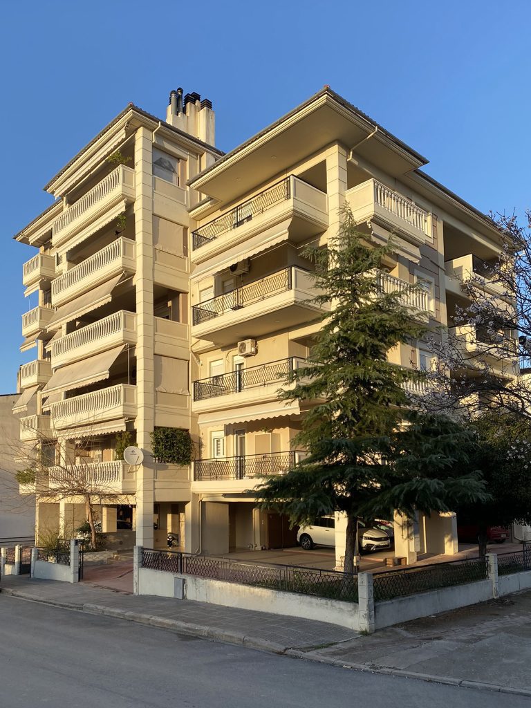 Πενταώροφη Οικοδομή στη Λάρισα