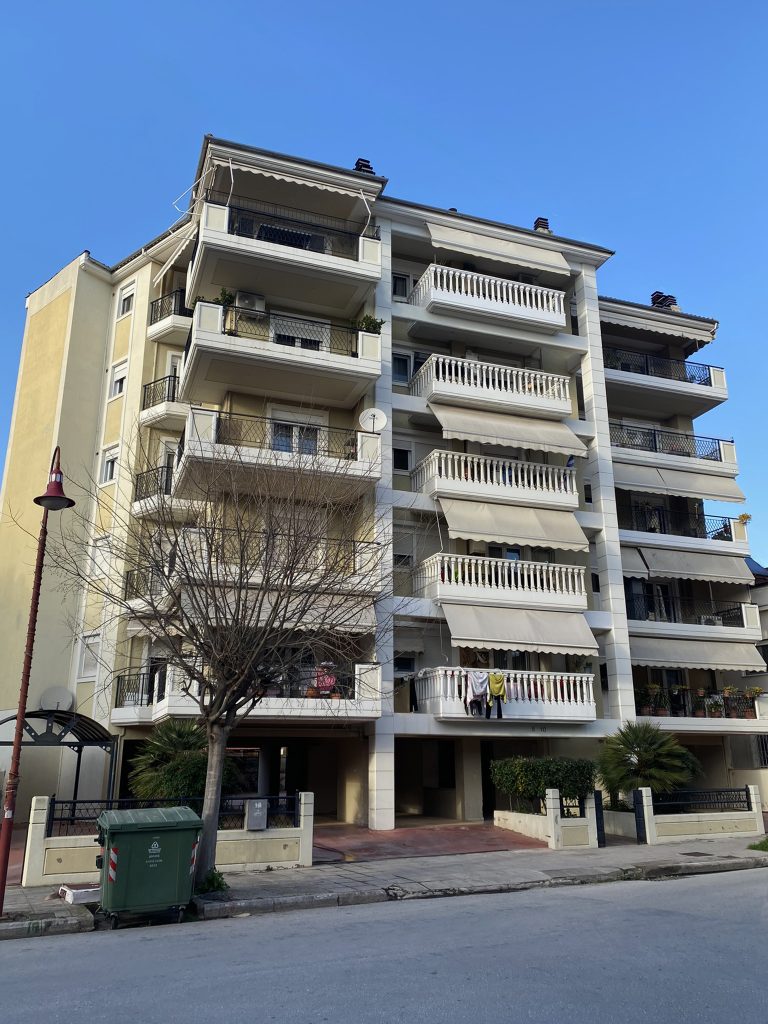 Πενταώροφη Οικοδομή Μανουσάκη Λάρισα