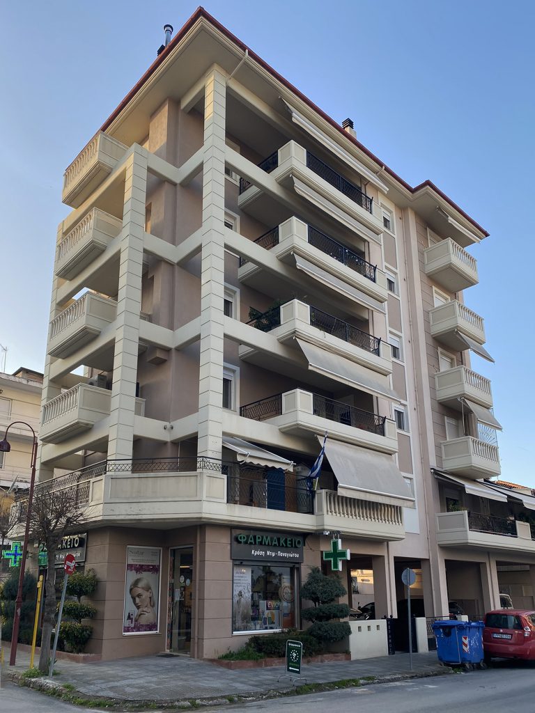 Πενταώροφη Οικοδομή Ελευθερίας Παπαζαχαρίου Λάρισα
